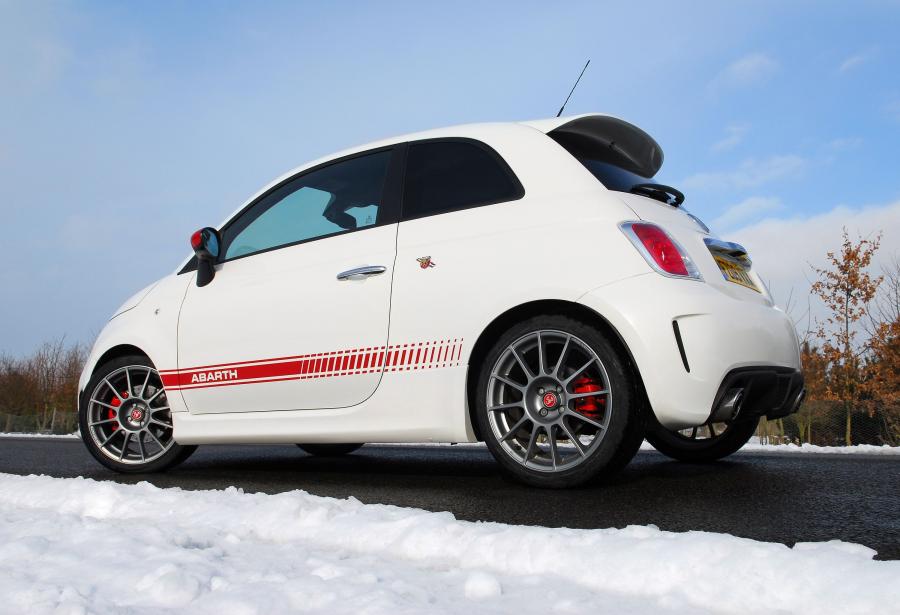  Abarth 500 esseesse 2009 года  (UK) (фото 6 из 29)